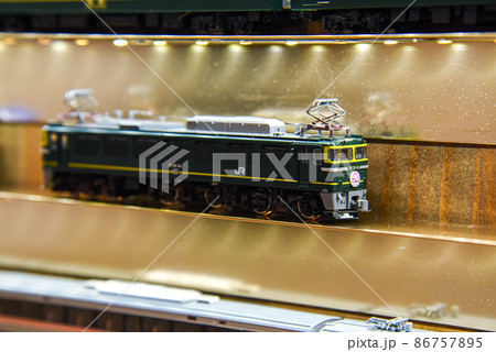 ショーケースの鉄道模型 ショーケースの鉄道模型 86757895