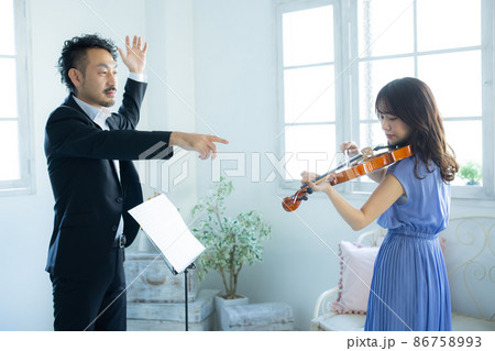 バイオリン　女性 86758993