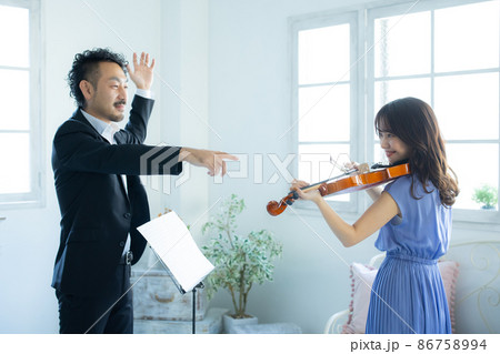 バイオリン　女性 86758994