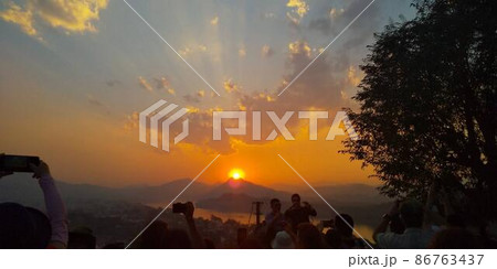 ラオスのルアンパバーンの夕日(プーシーの丘から1月に撮影) ラオスのルアンパバーンの夕日(プーシーの丘から1月に撮影) 86763437