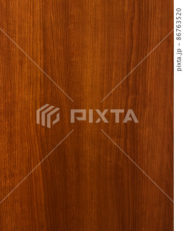 きめ細かい木目模様の赤茶色の縦長の板の表面の背景画像 86763520
