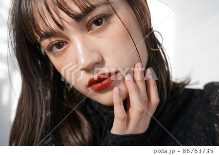 ドレスアップした女性 ドレスアップした女性 86763735