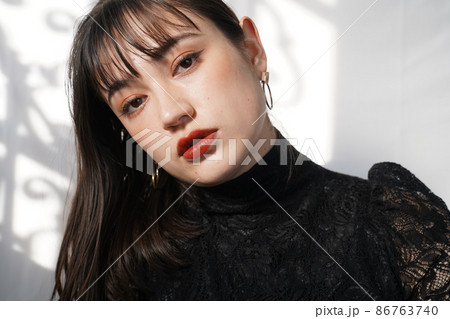 ドレスアップした女性 ドレスアップした女性 86763740