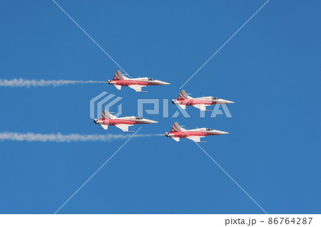 スイス空軍アクロバットチーム「パトロイユ・スイス」ダイヤモンド隊形 スイス空軍アクロバットチーム「パトロイユ・スイス」ダイヤモンド隊形 86764287