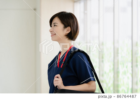 医療従事者の女性 医療従事者の女性 86764487