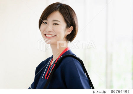 医療従事者の女性 86764492