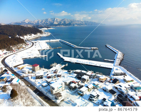 冬の北海道福島町で吉岡漁港の冬景色を撮影 86764579