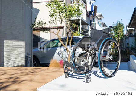 車椅子 バリアフリー住宅 スロープ 段差 車椅子 バリアフリー住宅 スロープ 段差 86765462