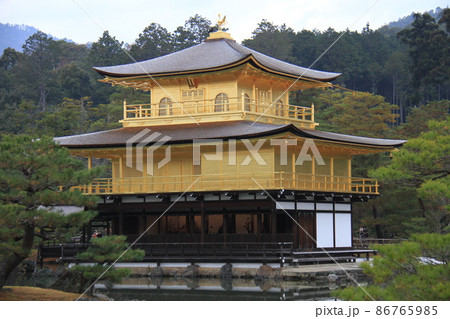 修学旅行の定番 金閣寺 修学旅行の定番 金閣寺 86765985