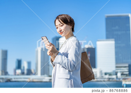 ビジネス 青空 女性 ビジネス 青空 女性 86768886