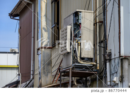 店舗解体に伴う室外機の撤去 店舗解体に伴う室外機の撤去 86770444