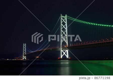 兵庫県神戸市垂水区の明石海峡大橋 86771198