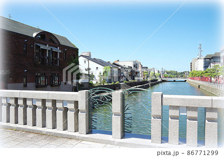 【絵画風】京橋から眺める堀川と街並み風景 ... 島根県 松江市(快晴) 【絵画風】京橋から眺める堀川と街並み風景 ... 島根県 松江市(快晴) 86771299