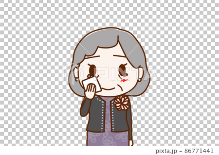 （上半身正面）フォーマルな服装で感動で涙をホロリと流しハンカチで拭く高齢の女性 86771441