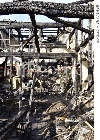 火事。火災現場。 86771499