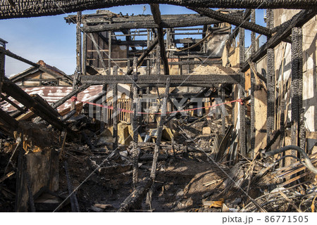 火事。火災現場。 86771505