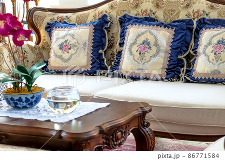 classic style interior decor 86771584