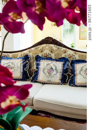 classic style interior decor 86771605