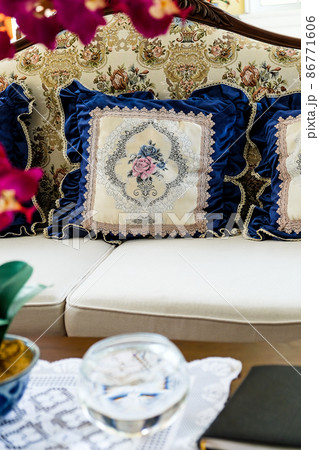 classic style interior decor 86771606