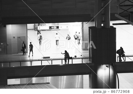 夜の台中駅の人々 夜の台中駅の人々 86772908