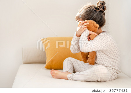 子供 女の子 1人 86777481