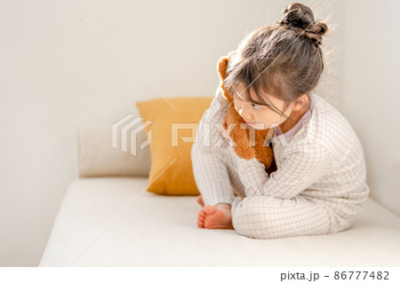 子供 女の子 1人 86777482