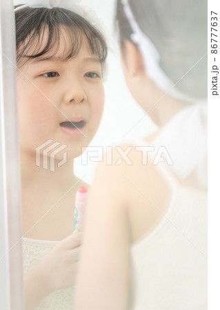 子供 ライフスタイル 女の子 86777637