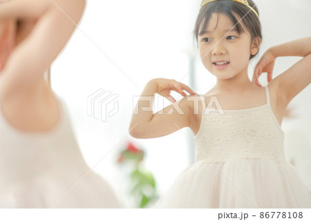 女の子 子供 ライフスタイル 86778108