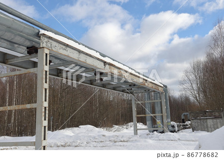 The main provides the city with hot water. The main provides the city with hot water. 86778682