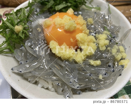 生シラス丼　raw young of the sardine 86780371