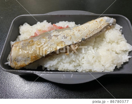 高知名物　カツオハランボを入れたサラリーマンの弁当 86780377