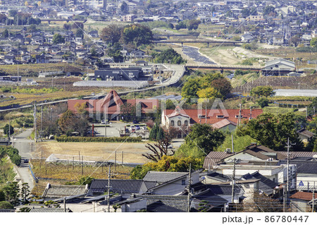 勝沼周辺の眺望　シャンモリワイナリー　山梨県甲州市 86780447