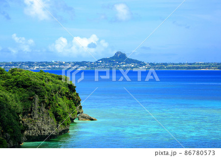 沖縄 瀬底島から見た伊江島 沖縄 瀬底島から見た伊江島 86780573