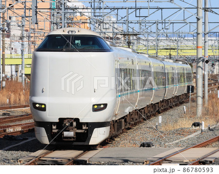 新大阪駅に到着する特急くろしお 86780593