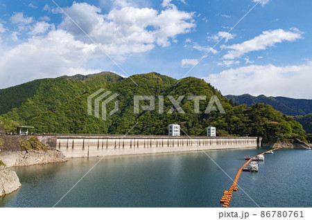 東京都/ 新緑の奥多摩湖・小河内ダム 東京都/ 新緑の奥多摩湖・小河内ダム 86780761