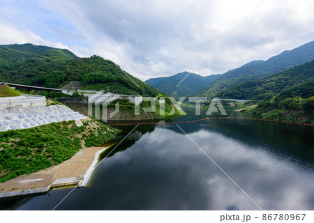 香川県の椛川ダムのダム湖 86780967