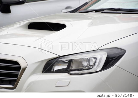 自動車イメージ　スバルレヴォーグのボンネット　エアインテーク 86781487