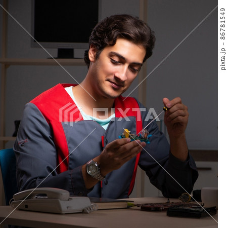 The young handsome repairman repairing computer 86781549