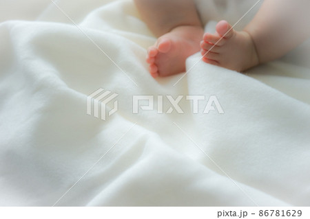 赤ちゃんの足 86781629