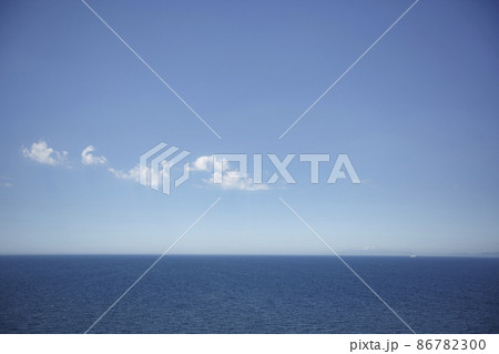 粟島から鳥海山を望む、青空 粟島から鳥海山を望む、青空 86782300