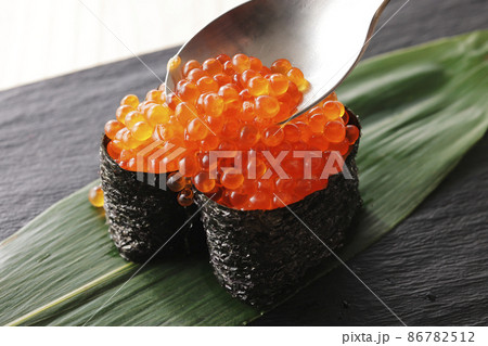 いくらの軍艦巻き いくらの軍艦巻き 86782512