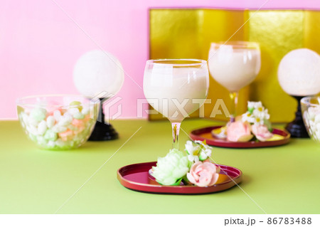 桃の節句・雛あられと白酒(甘酒) 桃の節句・雛あられと白酒(甘酒) 86783488