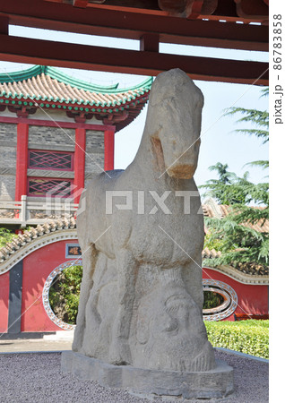 シルクロード 中国 河西回廊 陝西省 咸陽 茂陵博物館 匈奴を踏む馬の石像 シルクロード 中国 河西回廊 陝西省 咸陽 茂陵博物館 匈奴を踏む馬の石像 86783858