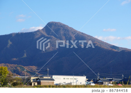 晩秋の日野山　福井県越前市 86784458