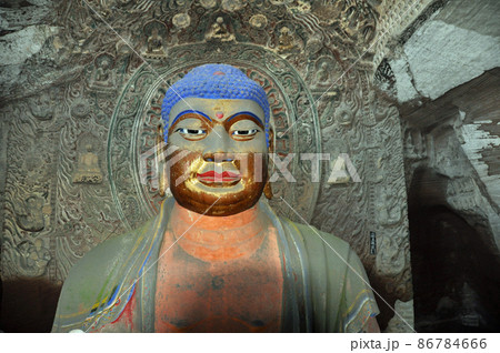 シルクロード　中国　河西回廊　陝西省　平凉　大仏寺　磨崖大仏 86784666