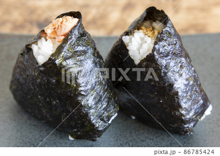 おいしいおかかと鮭おにぎり 86785424