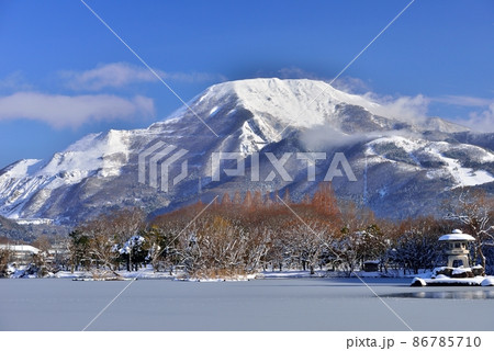 雪の伊吹山 86785710