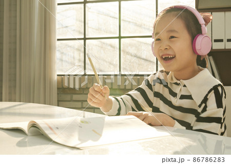 子供 小学生 ヘッドフォン 86786283