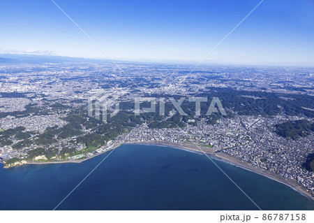 由比ヶ浜と鎌倉全景・空撮 86787158