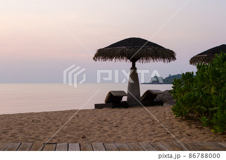 サムイビーチの朝焼け 86788000